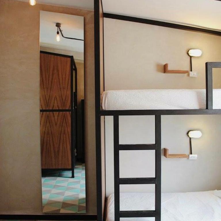 Moloch Hostel & Suites - Mixed Dormitory Room - 1