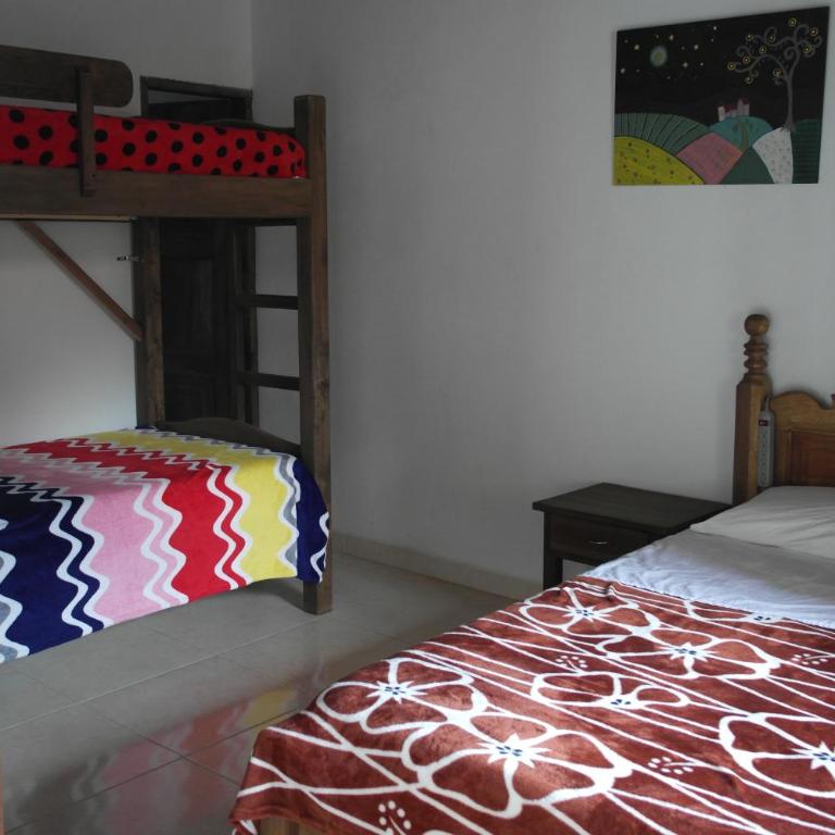 Sergeant Pepper's Hostel - Superior Family Room - 3