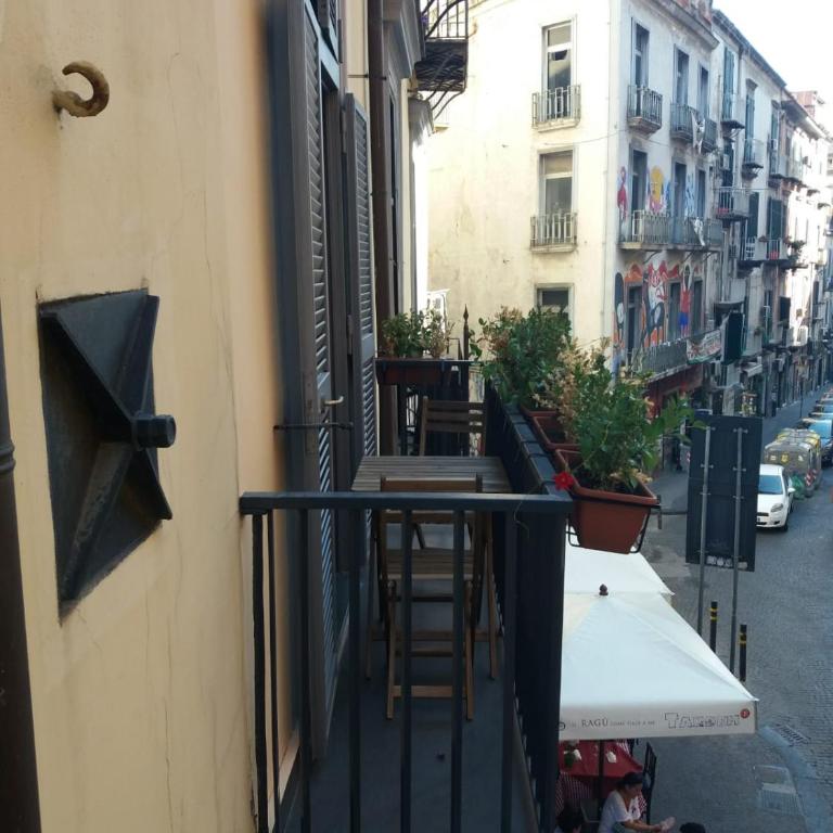 Munaciello Rooms - Camera Doppia con Letti Singoli con Balcone - 1