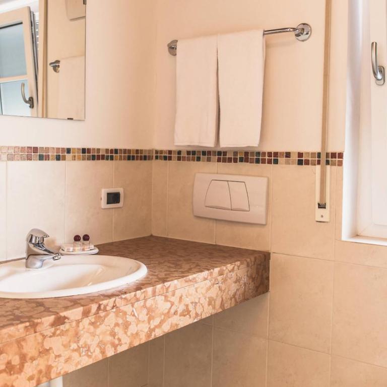 Hotel Villa Laurus - Camera Matrimoniale Comfort - Aria - 3