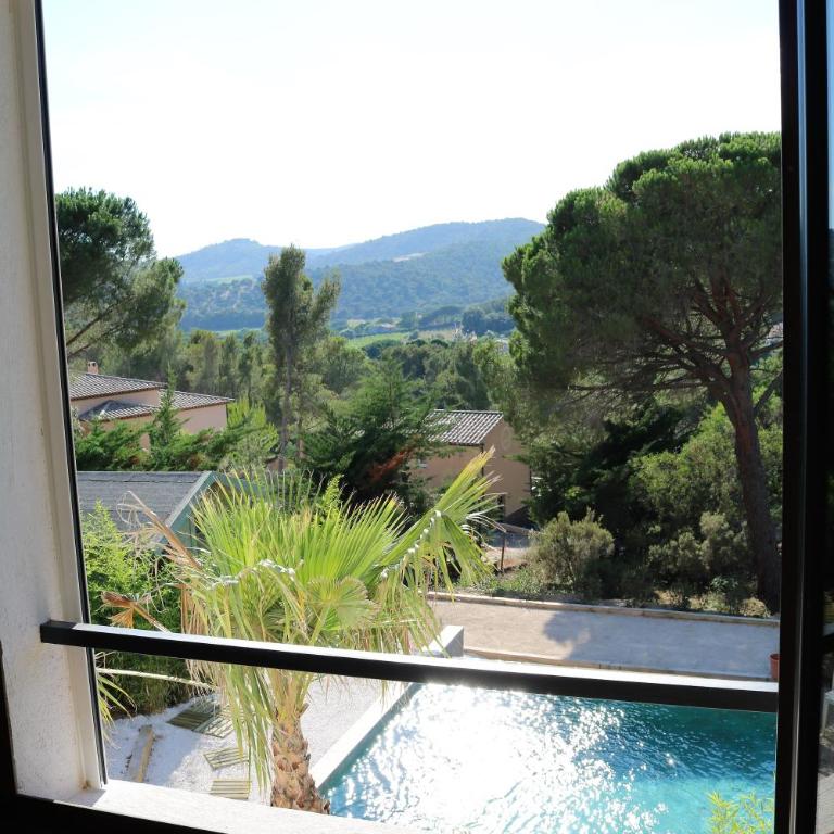 HomeStay Bormes - Studio - Vue sur Piscine - 1er Étage - 3