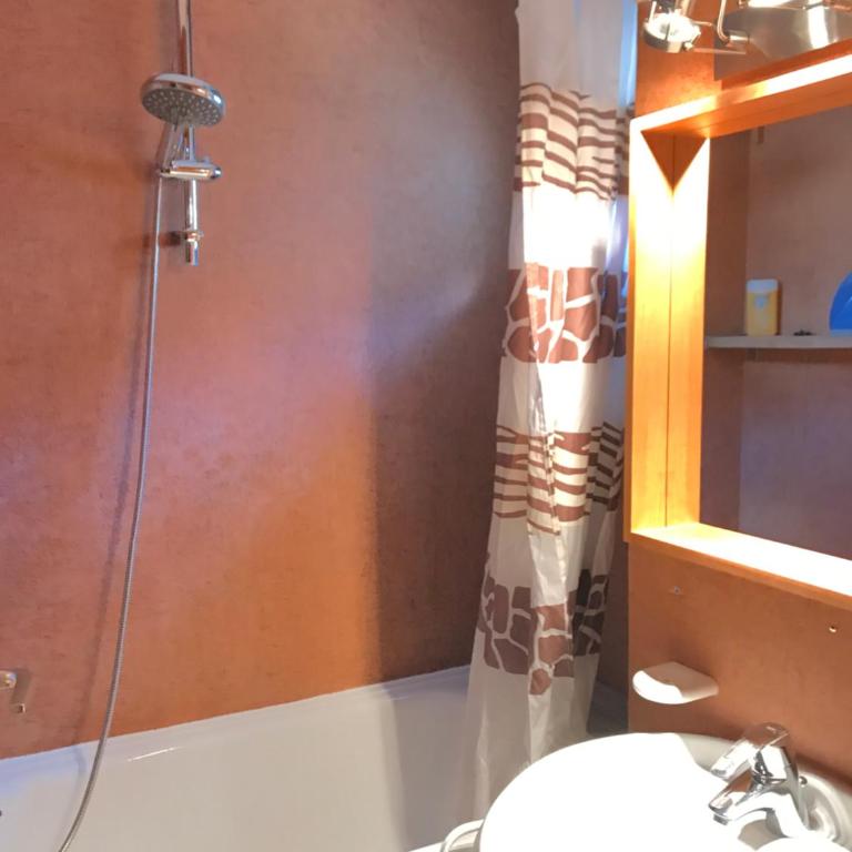 MyHome - Plein Soleil 47 - Studio cabine 4 pax skis aux pieds Val Claret - Apartment - 5