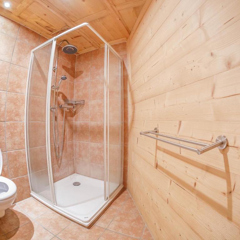Guest House du Grand Paradis - On Piste - Chambre Triple avec Salle de Bains Privative Séparée et Terrasse - 3