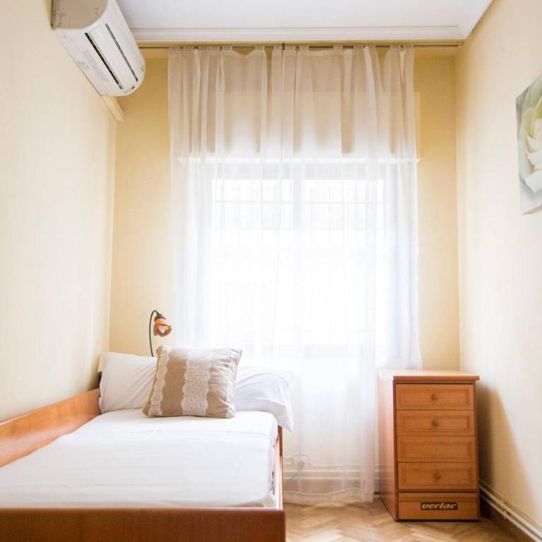 Home & Private Terrace WIFI + AIRCON - Apartment - 3