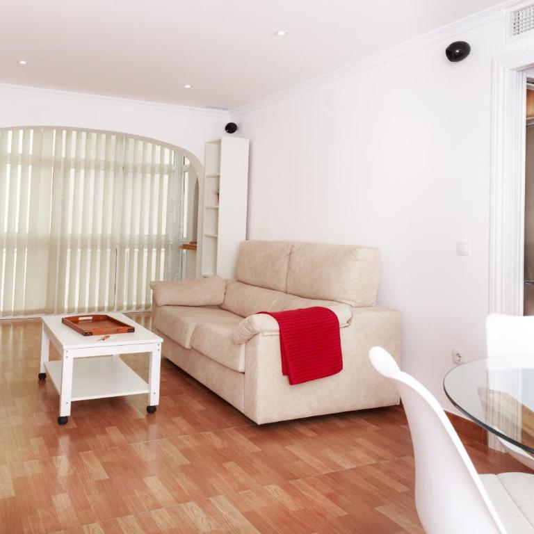 Wonderful Holidays - Three-Bedroom Apartment - 8
