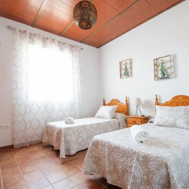 Cubo's Casa Rural Tirado & Heated Pool - Six-Bedroom House - 45