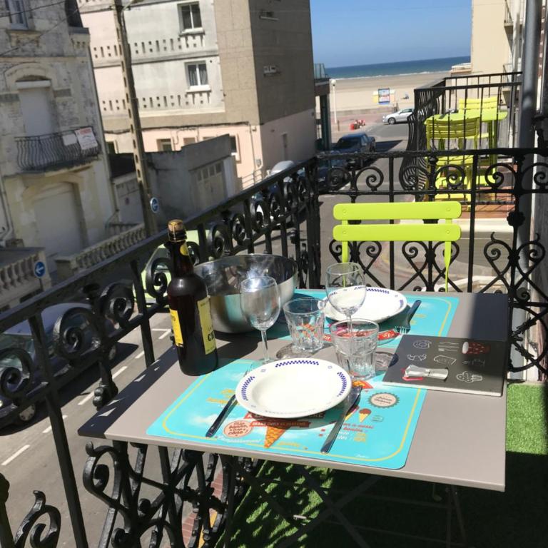 Appartement à 30 m de la plage - balcon - lumineux - wifi - Le Cérès 2 - Apartment - 1