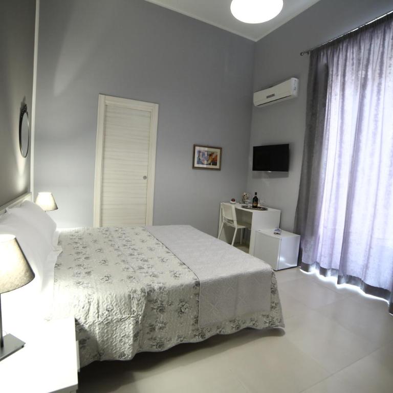 Amarillo - Double Room with Private Bathroom - 13