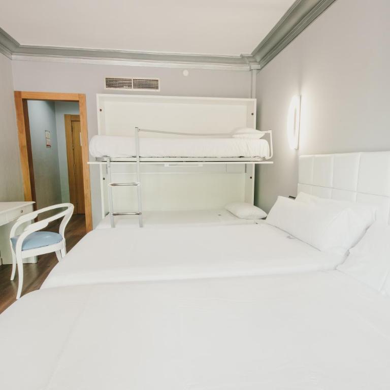 Hotel Los Angeles Granada - Triple Room - 1