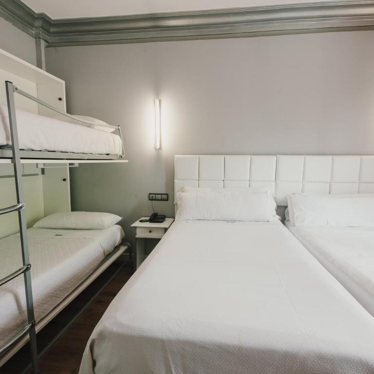 Hotel Los Angeles Granada - Family Room - 2