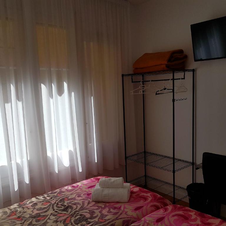 Pensión Sotelo - Habitación Doble con baño compartido - 2 camas - 3