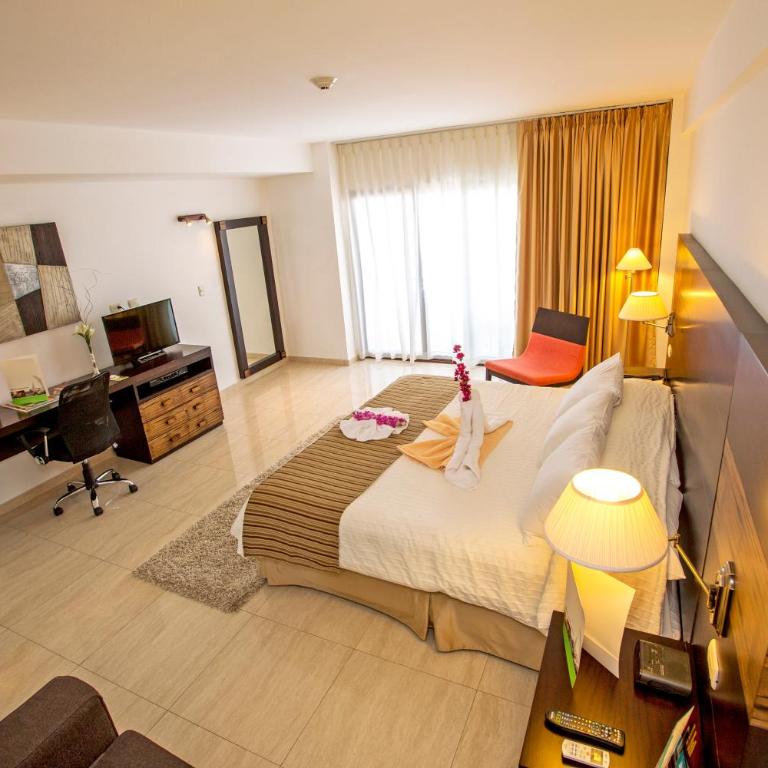 Hotel Balandra - Habitación con cama grande y vistas al jardín - 2
