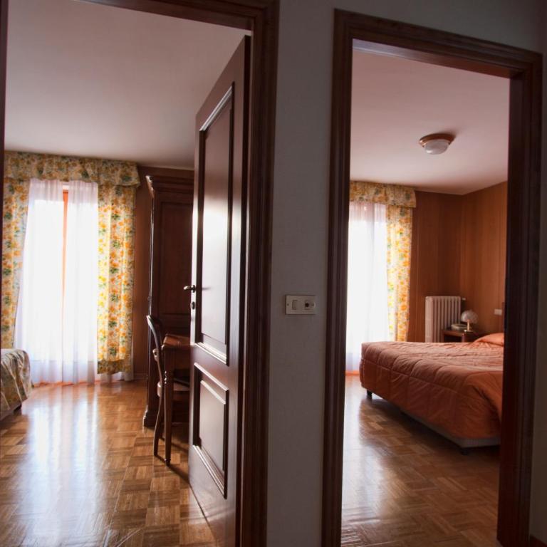 Hotel Panoramique - 2 Camere Adiacenti Matrimoniali/Doppie con Letti Singoli - 9