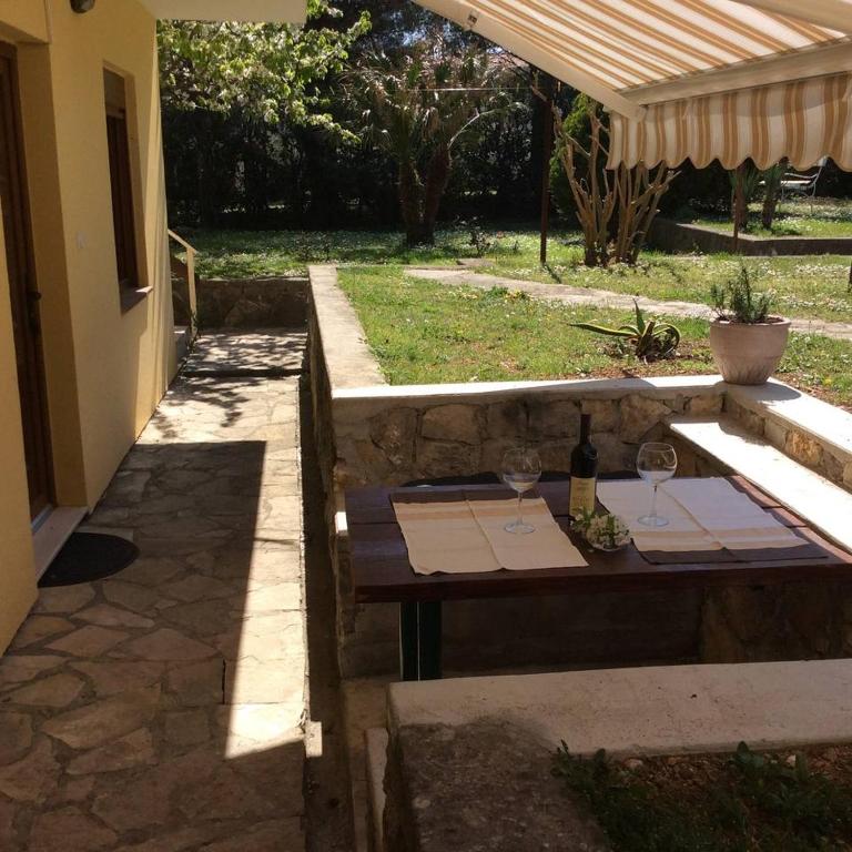 Mediterranean Holiday House & Apartments - Two-Bedroom Apartment - 24