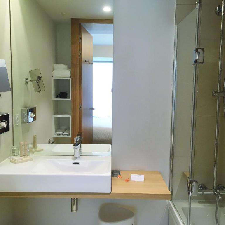 Best Western Plus Hotel Divona Cahors - Chambre Lit King-Size Supérieure - Non-Fumeurs - 3