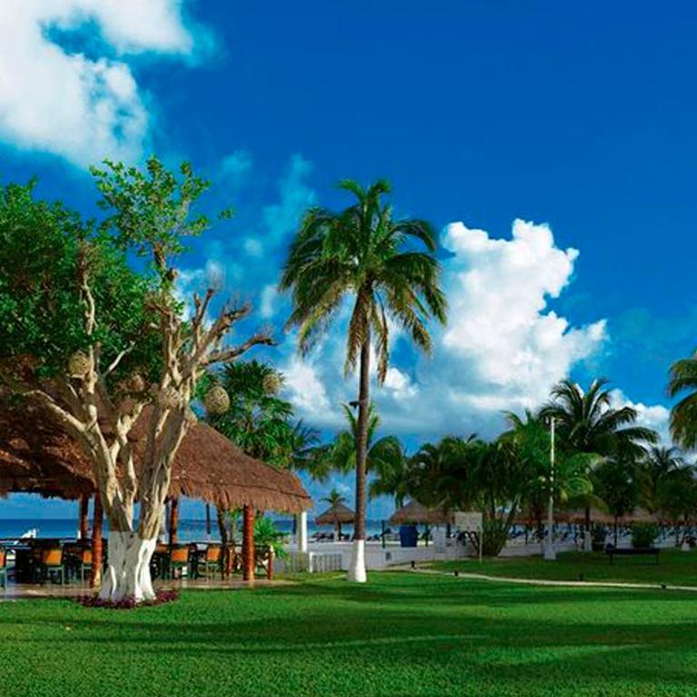 1BDR Amazing Beachfront Condo in Cancun Hotel Zone - Apartment with Balcony - 3
