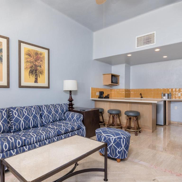 Peñasco del Sol Hotel - Master Suite Ocean View with Balcony King Bed & Sofa Bed - 4
