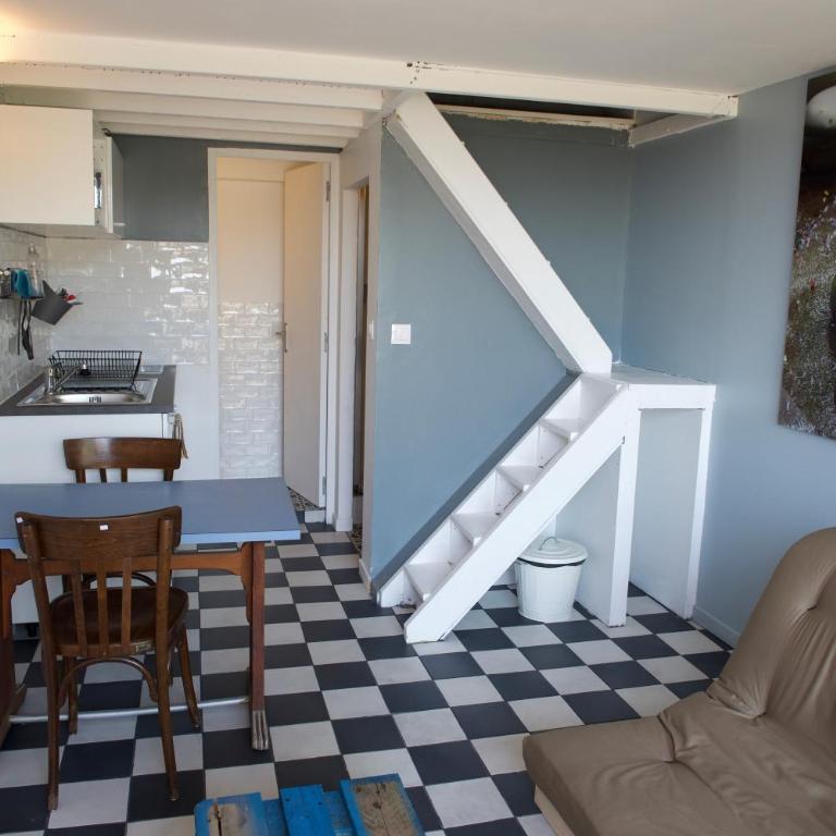 ECO STUDIOS mezzanine wifi stationnement rue gratuit terrasse dans jardin - Maison de Vacances - 6