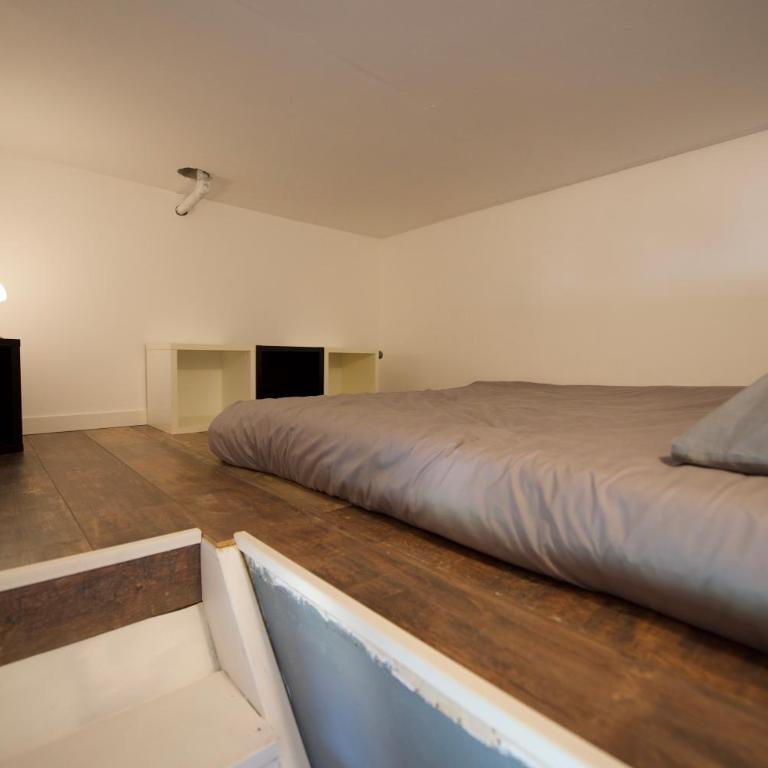 ECO STUDIOS mezzanine wifi stationnement rue gratuit terrasse dans jardin - Maison de Vacances - 11
