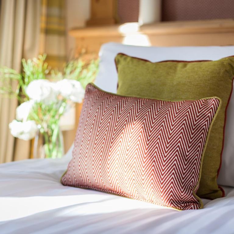 Schloss Hotel & Spa Pontresina - Suite mit Panoramablick auf die Berge und Zugang zum Spa - 5