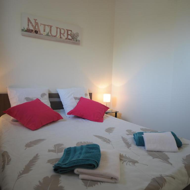 DORMIR A MONTAUBAN Logements Carreyrat Calme et Verdoyant - Appartement - Vue sur Jardin - 7