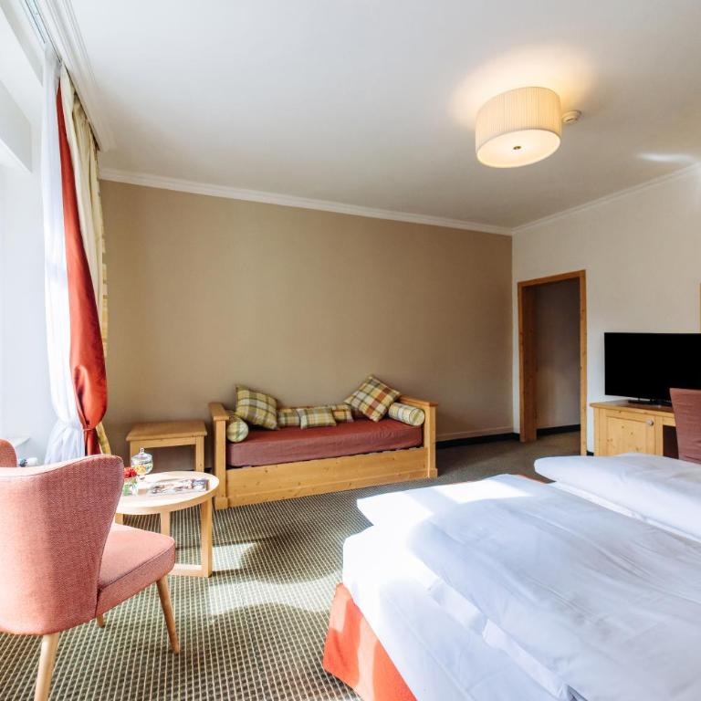 Schloss Hotel & Spa Pontresina - Superior Dreibettzimmer mit Zugang zum Spa - 12