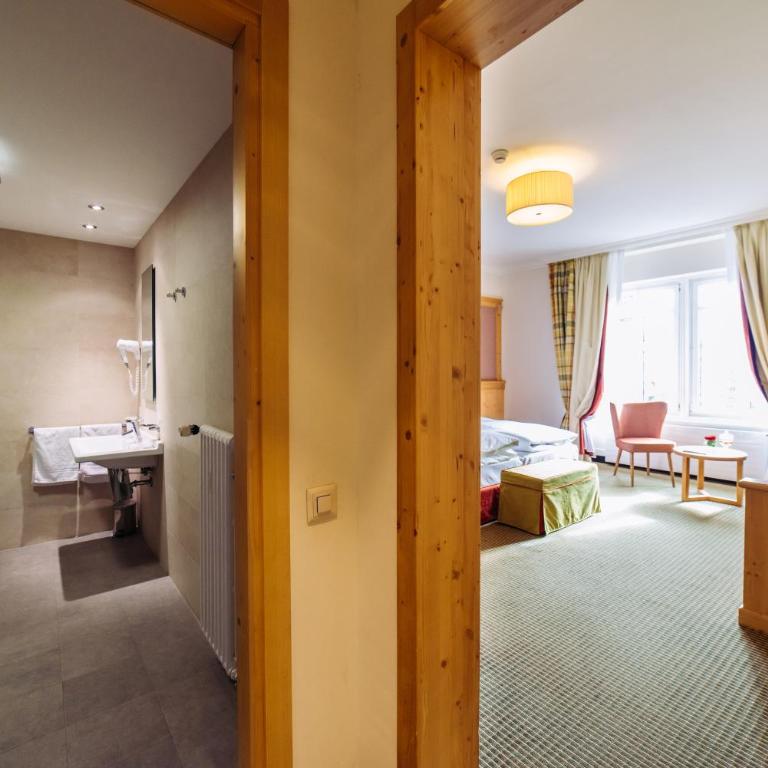 Schloss Hotel & Spa Pontresina - Superior Dreibettzimmer mit Zugang zum Spa - 8