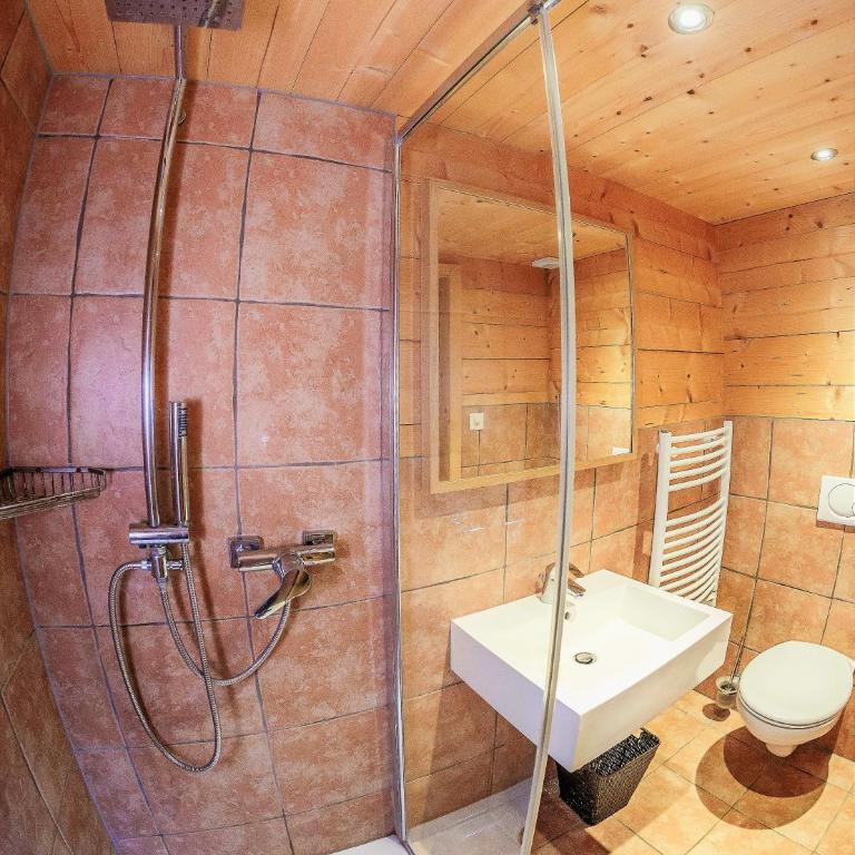 Guest House du Grand Paradis - On Piste - Chambre Familiale avec Salle de Bains Privative Séparée - 1