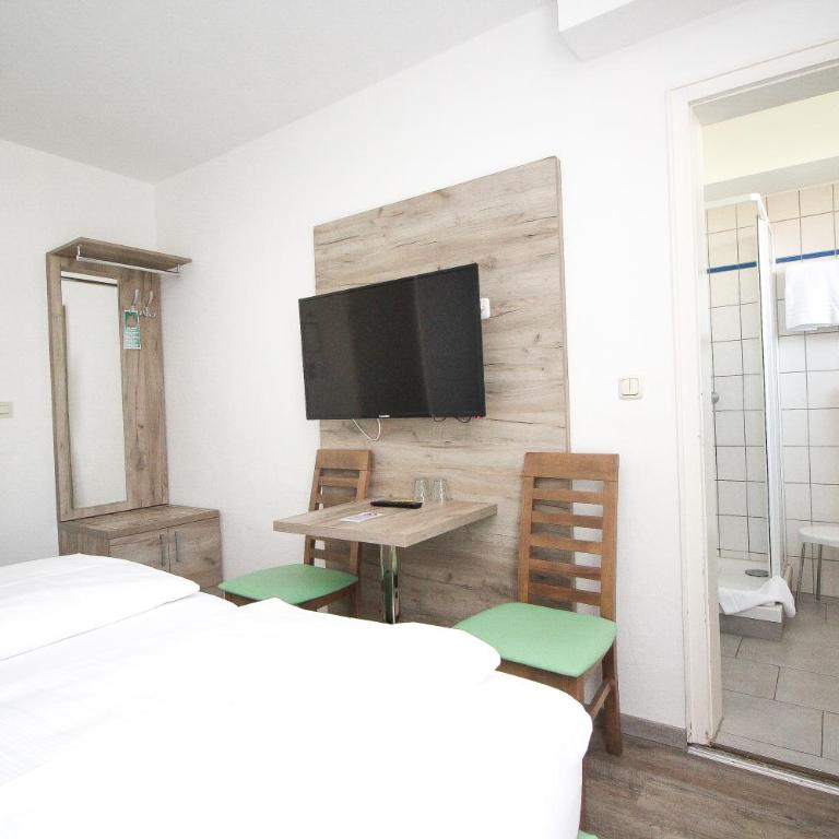Hotel Pension Köberl - Comfort Double Room with Private Bathroom - 4