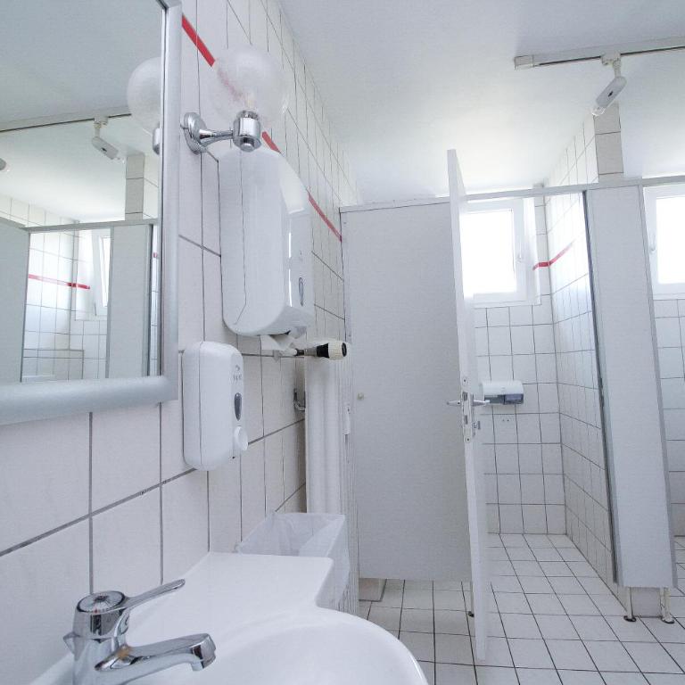Hotel Pension Köberl - Budget Single Room with Shower and Shared Toilet - 1