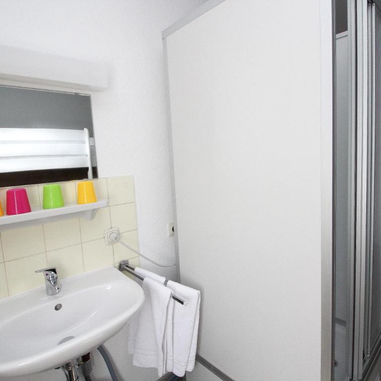 Hotel Pension Köberl - Budget Double Room with Shower and Shared Toilet - 2