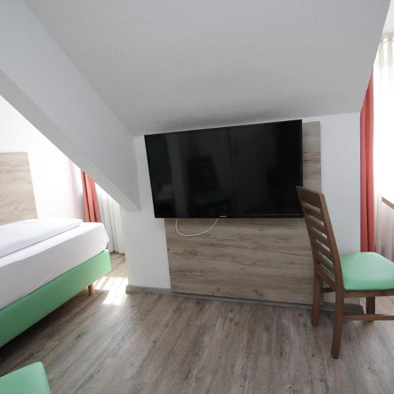 Hotel Pension Köberl - Comfort Triple Room with Private Bathroom - 6