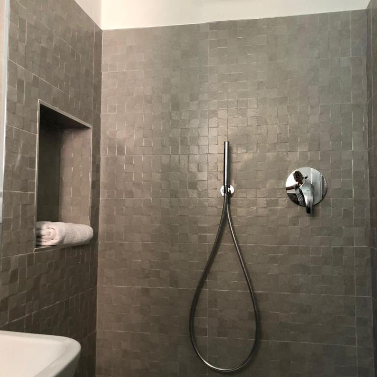 Oriani 20 - Appartamento con 2 Camere da Letto - 30