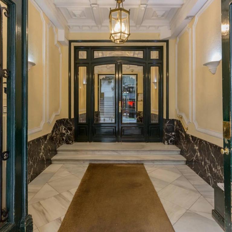 Luxury Silver Apartment just steps from Gran Vía by Batuecas - Apartment - 14