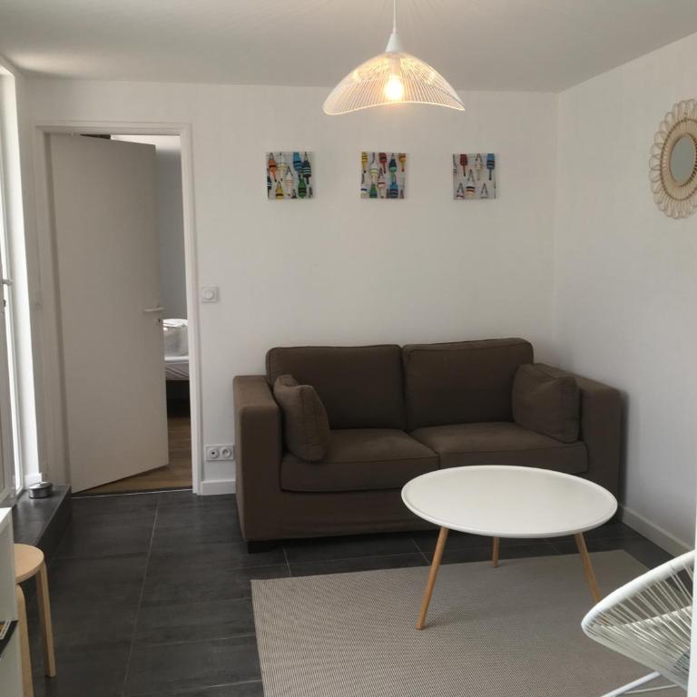 Votre mini maison en plein cœur du centre ville -terrasse - et parking privé sur place clos - draps et ménage inclus - Apartment - 8