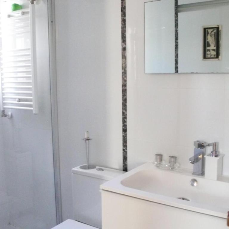 Habitacion Privada Paseo Del Arte - Habitación Estándar con baño compartido - 2 camas - 8