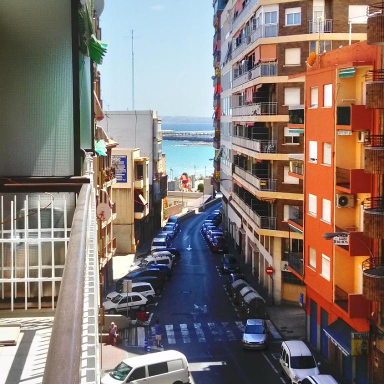 Alicante Central Apartment - Apartment with Balcony - 40