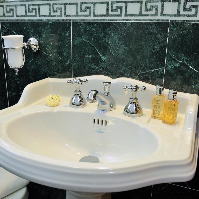 Hotel Roma - Two Connecting Double or Twin Rooms - 3