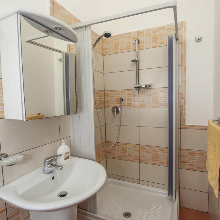 B&B Villa Eleonora - Camera Matrimoniale con Bagno Privato - 5