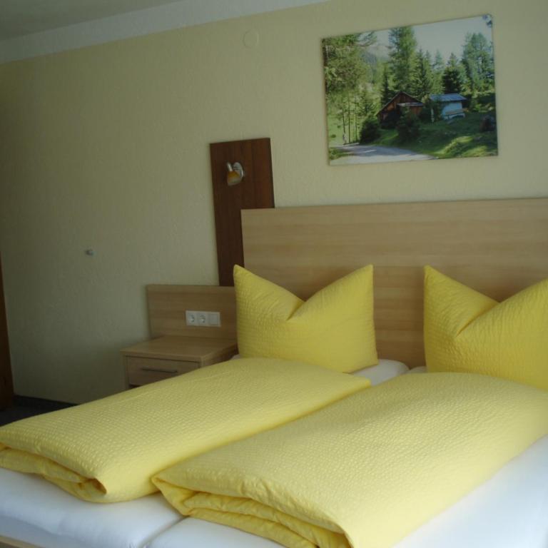 Haus Wiesenblick - Doppel-/Zweibettzimmer mit Balkon - 12