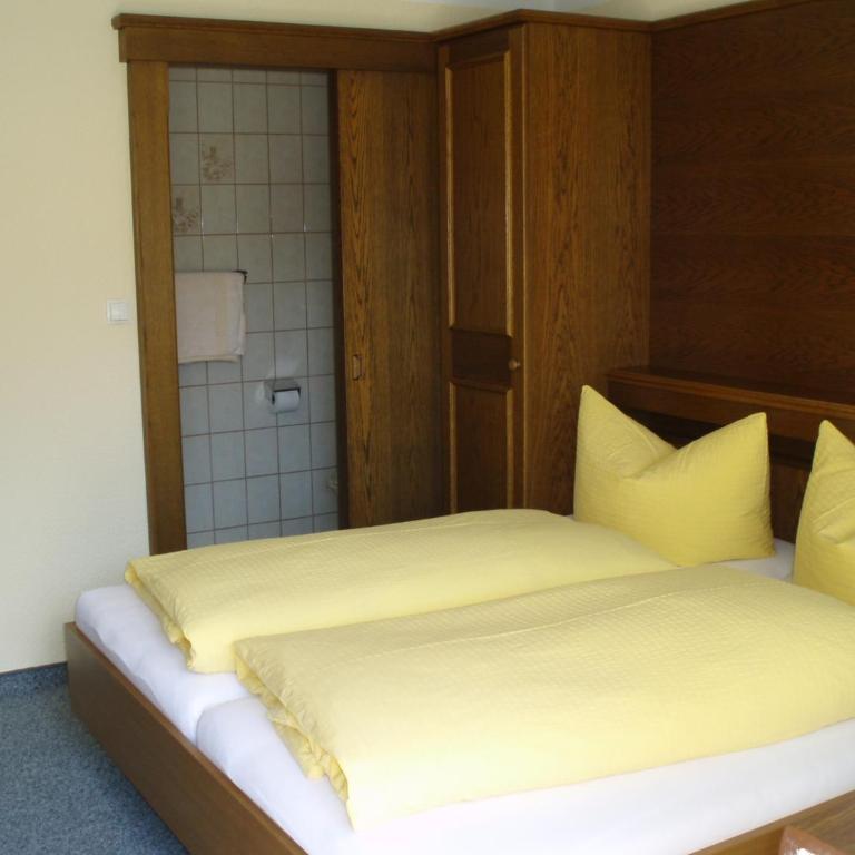 Haus Wiesenblick - Doppel-/Zweibettzimmer mit Balkon - 8
