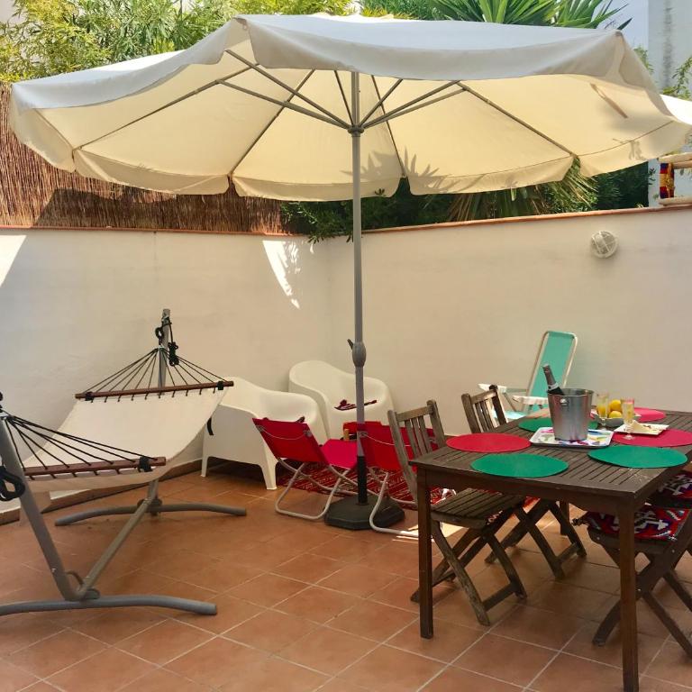 Seaside Apartment in Sitges Steps from Beaches with private Patio - Apartamento Deluxe - 2