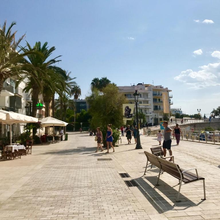 Seaside Apartment in Sitges Steps from Beaches with private Patio - Apartamento Deluxe - 40