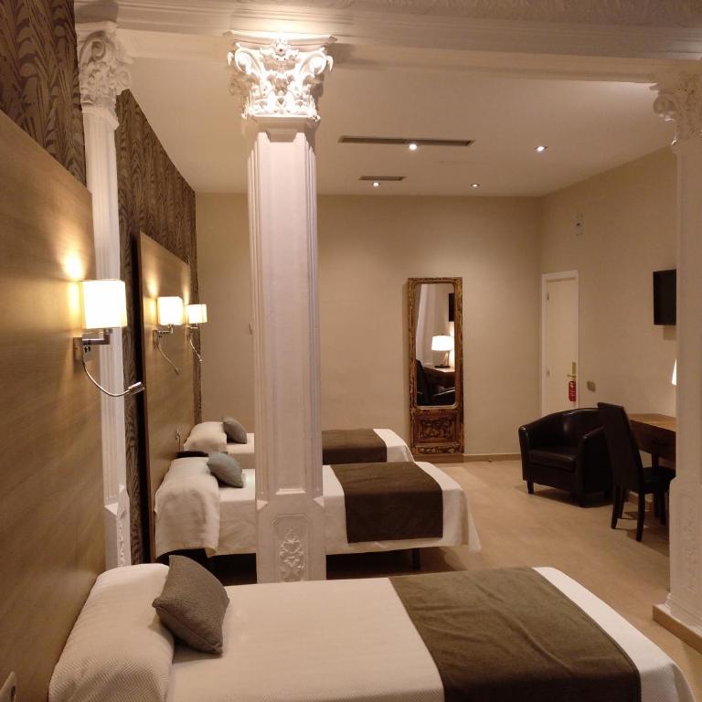 Hostal Aguilar - Quadruple Room - 3