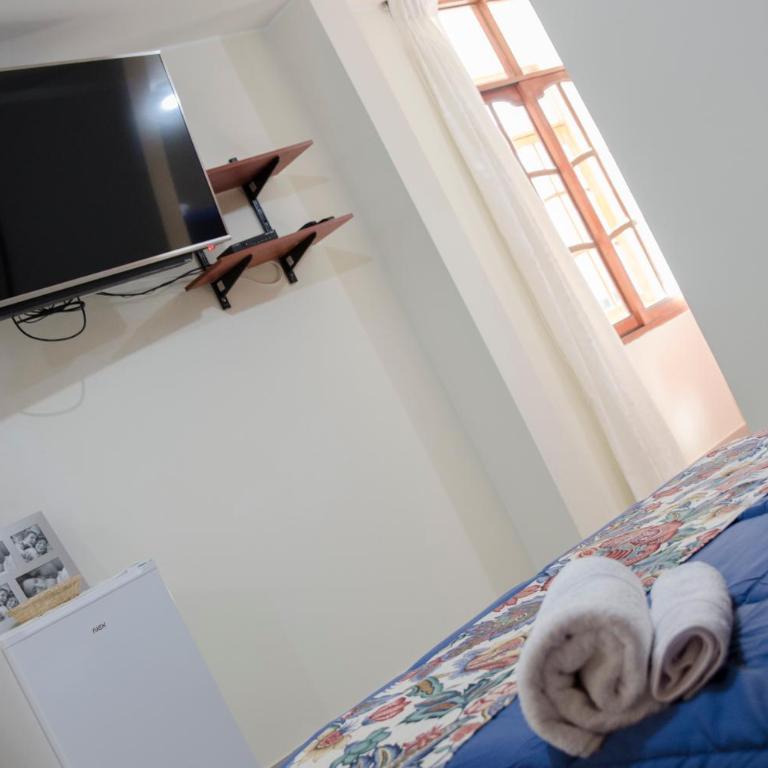 Jazmines Lodging - Family Room with Private Bathroom - 2