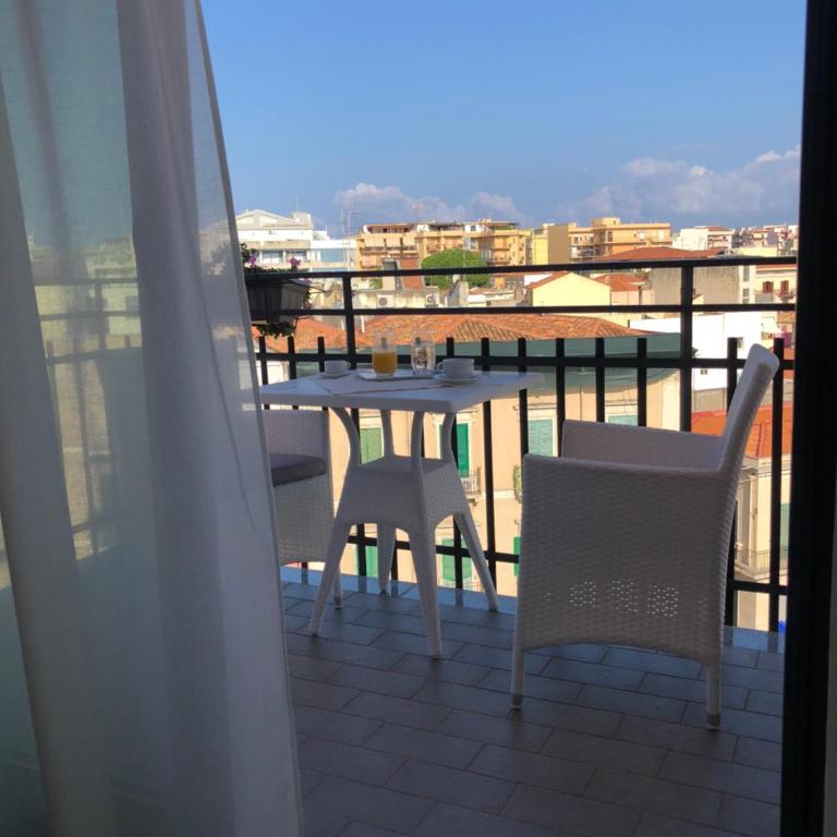 Albergo Milazzo Inn AiMori - Camera Standard Matrimoniale/Doppia con Letti Singoli con Balcone - 7