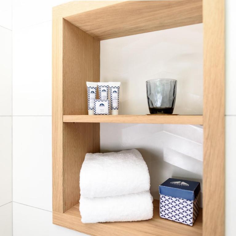 MADISON Saint Jean de Luz - Handwritten Collection - Chambre Lit King-Size Supérieure avec Lit Simple - Accessible aux Personnes à Mobilité Réduite - 2