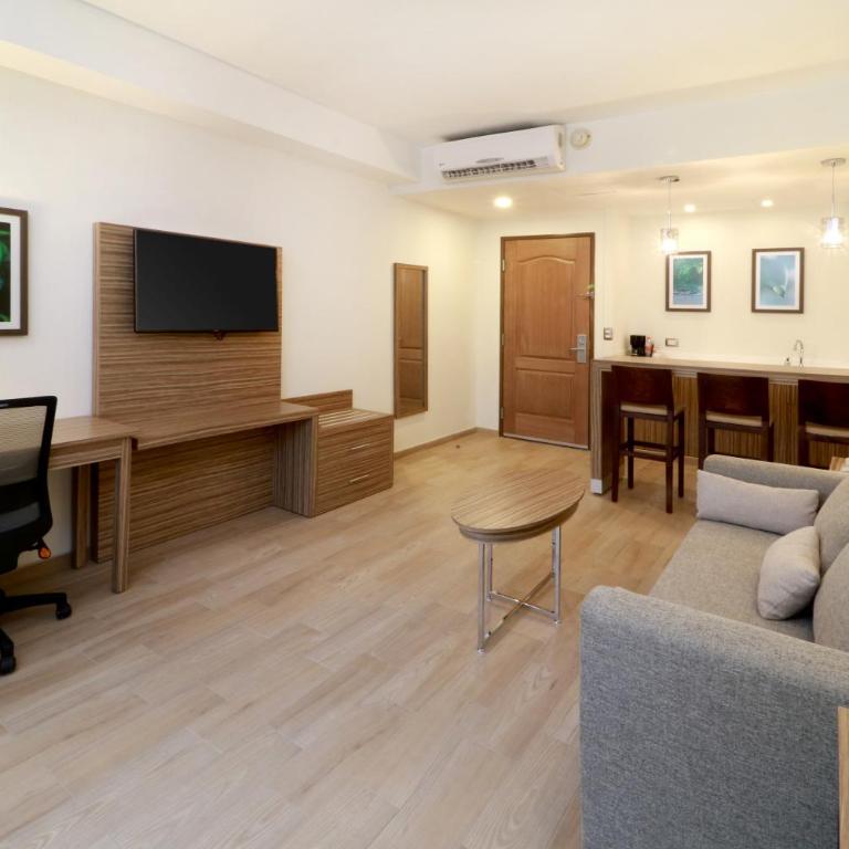 Wyndham Garden Monterrey Valle Real - Master King One-Bedroom Suite - Non-Smoking - 3