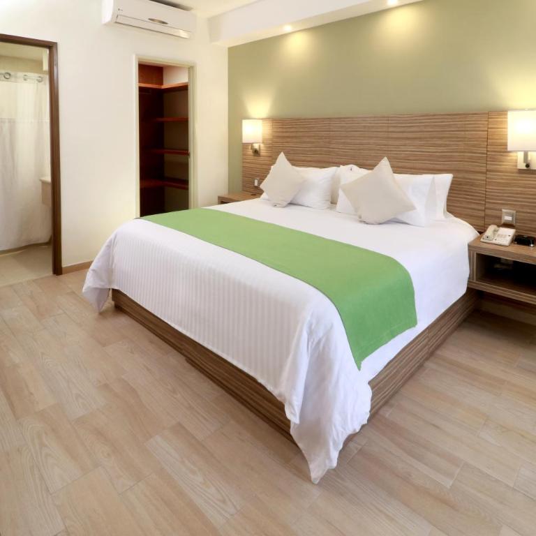 Wyndham Garden Monterrey Valle Real - Master King One-Bedroom Suite - Non-Smoking - 5