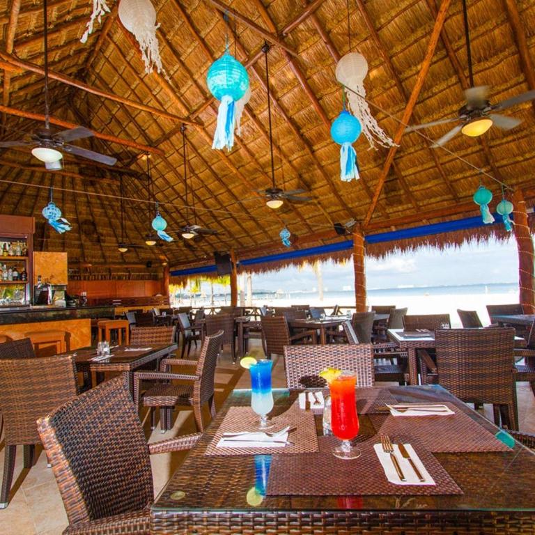 1BDR Amazing Beachfront Condo in Cancun Hotel Zone - Apartment with Balcony - 8